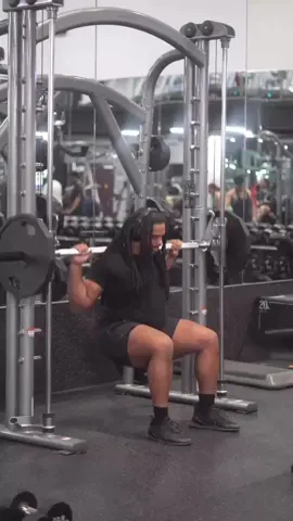 “Every rep gets you closer to the best version of yourself. Show up. Put in the work. Stay consistent. 💪 #NoExcuses”