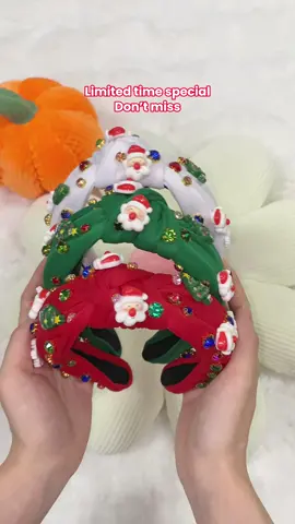 Super cuteeee!! Perfect Christmas gifts!!😍🎄🎅✨ #tiktokshopblackfriday #tiktokshopcybermondayniss #cute #TikTokShop #fyp #falldealsforyou #blackfridayearlydeals #blackfridaydeals #girls #BlackTikTok #christmas #christmasgift #gift #hairhoop