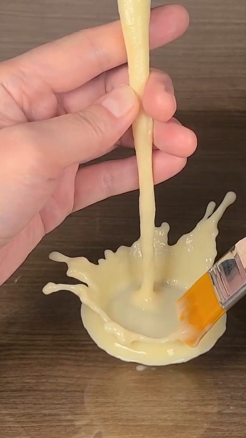 3D pen_Making Flowing Milk / 쏟아지는 바나나 우유 만들기 [Making flowing Banana Flavored Milk with 3D pen] Hello. I made korean Milk called BANANA Flavored Milk Drink. This can be used as a decoration, as an accessory storage, or as a phone stand. I hope you enjoy it. Thank you :) [3D펜으로 흐르는 바나나맛 우유 폰거치대 만들기] 안녕하세요 쓰도사입니다. 이번엔 쏟아지는 바나나 우유 모형을 만들어보았습니다. 장식으로 두어도 좋고 액세서리를 넣어두어도 좋고 폰거치대로 사용해도 좋습니다. 재미있게 봐주세요. 감사합니다 :) □Music provided by Bgm President □Track : 고슴이 -  https://youtu.be/wXCgWMCgawA #3dpen #3dpencrafts #3dpencreations #3dpenart #fakefood #fakefoodart #음식모형 #homedecor #kitchendecor #milk #바나나맛우유 #바나나우유 #스마트폰거치대 #phoneholder #making #make #만들기 