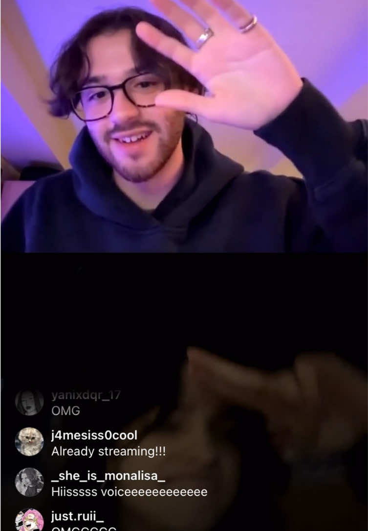 Bruh!! I tried to record the beginning of the live but for some reason it didnt save😭😭😭…. So i only got the ending of the instagram live. For those that couldnt watch it. Here is the ending of it. #ariabdul #chrisgrey 