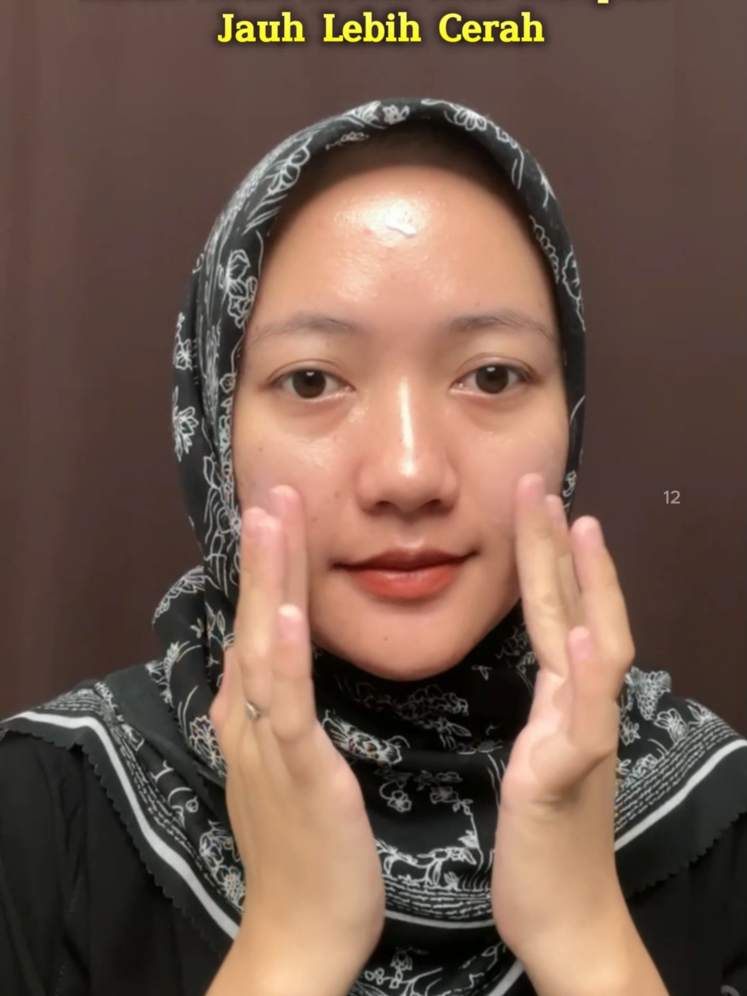 Diusia yang terus bertambah jangan biarkan permasalahan diwajah bikin gak percaya diri, yuk atasi dengan cream brightening dari chalonese😉😉 #WIBGajian #PromoGuncang1111 #belilokal #skincareviral #brighteningskincare #glowupchallenge #perawatankecantikan