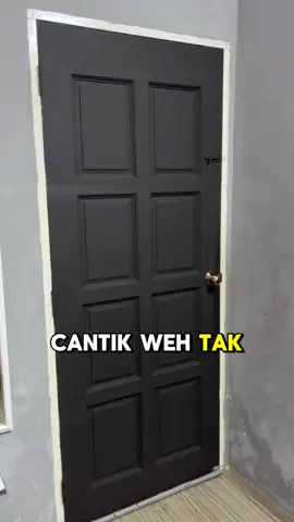 Tengok abang tu cat peti ais cantik pulak 🤣terus beli satu untuk cat pintu bilik. Baru nampak premium sikit👍🏻 #catpintu #catkayu #catmatte 
