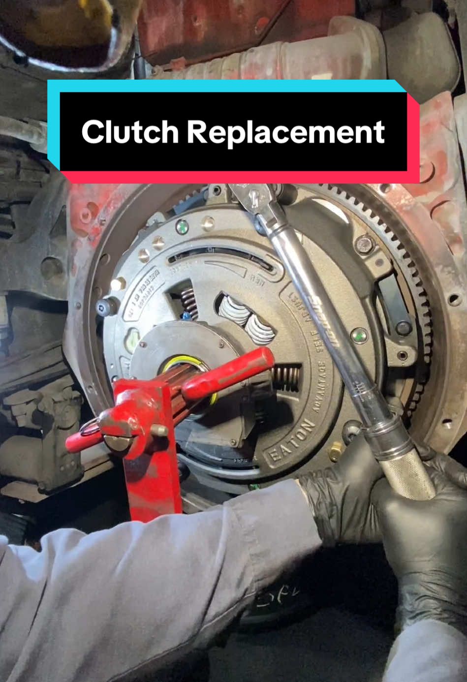 Eaton Heavy duty clutch replacement #dieseltrucks #EasyFix #dieseltechnician #fyp #paratii #eaton #clutch 