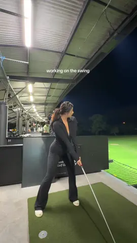 saturday nights at the range #fypシ #golf #golftiktok #golfswing #golfpractice #drivingrange #foryoupage 