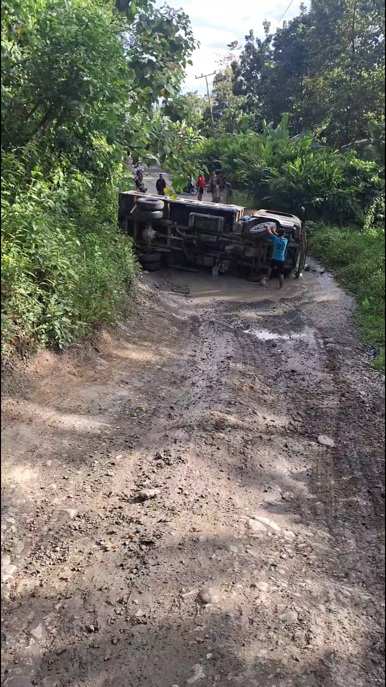 Gubernur / bupati baru nanti tolong perbaiki jalan ini #fyp #fypv #edyrahmayadi #bobynasution #pilkada #sumut #niasselatan #nisel #lolowau #onohazumba 