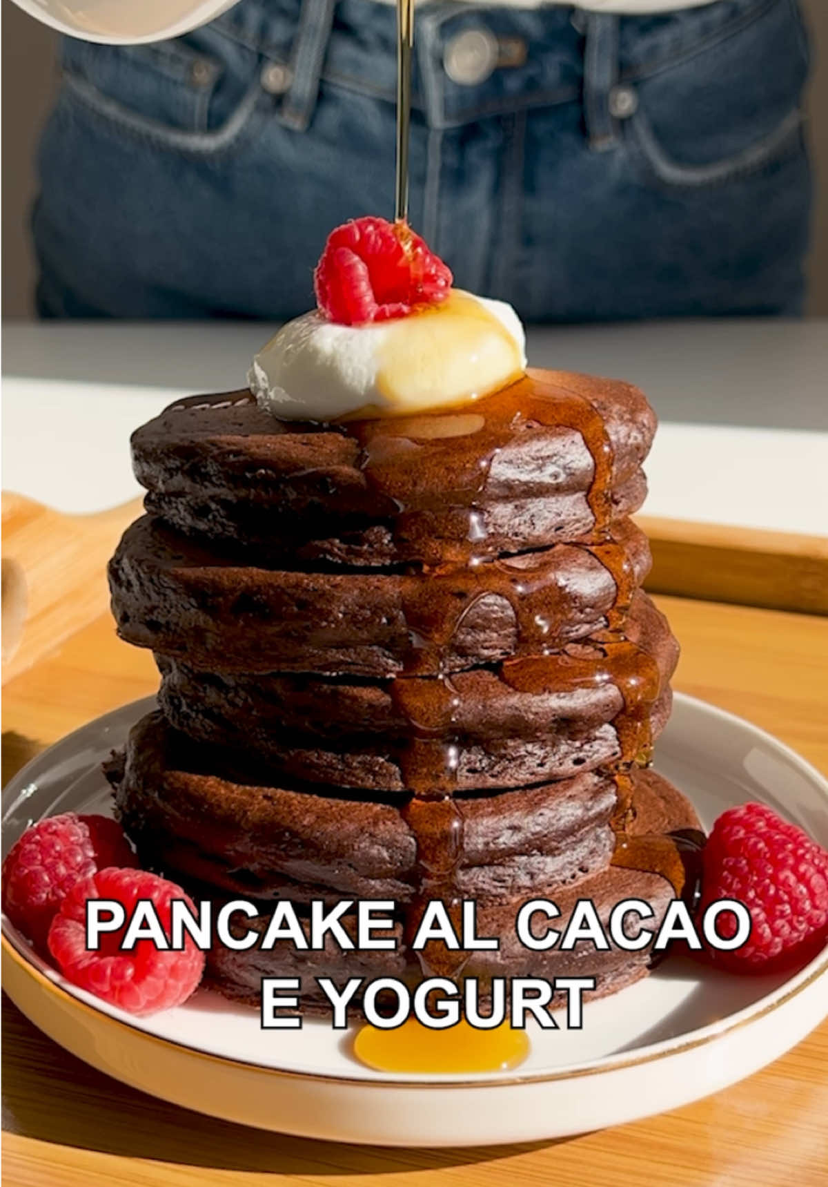 PANCAKE AL CACAO E YOGURT 🍫🥣 Ricetta ↓ Trovate la ricetta completa sul nostro blog www.pancakeeden.com (link in bio🔗) INGREDIENTI (per 6-7 pancake) 80 g farina 00 15 g cacao amaro 4 g lievito in polvere 1 g bicarbonato 25 g zucchero di canna 1 pizzico di sale 1 uovo 80 g yogurt greco  60 g latte 15 g olio di semi PROCEDIMENTO - In una ciotola mescolate gli ingredienti secchi. - In un’altra ciotola amalgamate quelli umidi. - Versate gli ingredienti umidi su quelli secchi e mescolate. - Cuocete i pancake a fuoco medio con il coperchio, 2 minuti per lato. - Servite i pancake con il vostro topping preferito. BUON APPETITO : ) . #pancakealcacao #pancakealloyogurt #cocoapancakes #yogurtpancakes #ricettapancake #pancakelover #breakfastideas #colazione #EasyRecipes