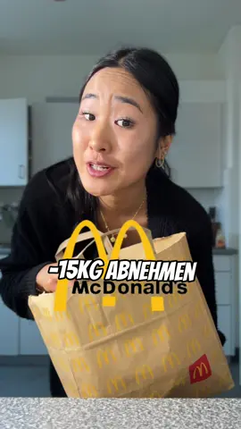 Du musst nicht auf McDonald’s verzichten, wenn du abnehmen möchtest… ⬇️ 👉Verzicht in einer Diät führt oft nur dazu, dass du es noch mehr willst so war es zumindest bei mir. McDonald’s ist eigentlich kein No-Go in der Diät, solange du die richtigen Alternativen wählst! Kennst du den Egg Breakfast Muffin bei McDonald’s?  Leider hat er nicht die besten Nährwerte außer du machst ihn dir selbst, ganz frisch, und in unter 5 Minuten.  🍔Wie das geht, zeige ich dir im nächsten Reel! Folge mir, damit du das Rezept nicht verpasst! Dein Abnehmcoach 💕 #abnehmenohneverzicht #eggmuffin #mcdonalds #abnehmrezepte #abnehmenohnezuhungern 