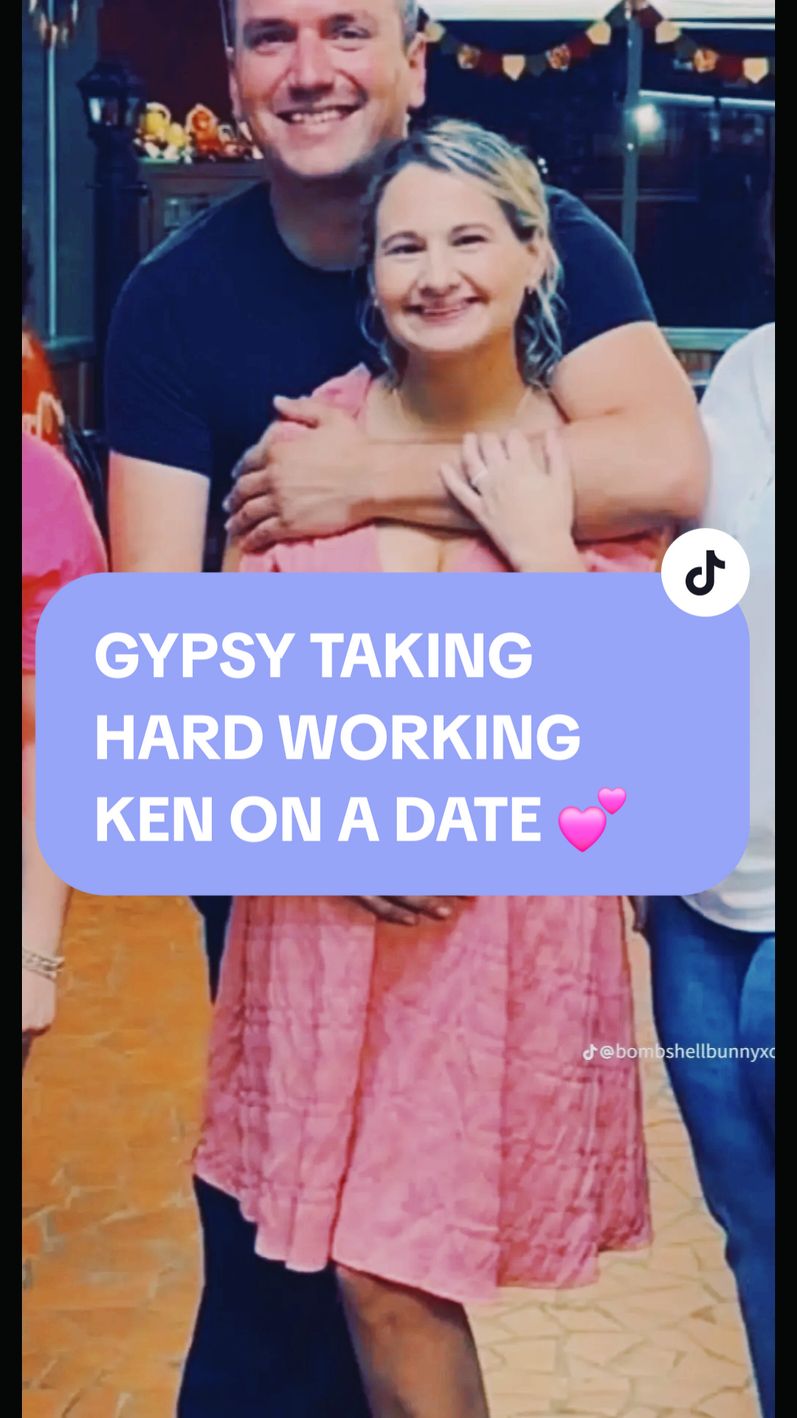 CHECK @BombshellbunnyXo 🖤 FOR MORE PICTURES!! NOTICED SOMETHING ON GYPSY'S LEFT FINGERS? 🤭 ASKING FOR A FRIEND‼️🫣😫😆💕 @TheRyanAnderson  @AmberJ  (SHE STILL MARRIED TO RYAN THOUGH‼️ BUT THIS IS OKAY  FOR HER TO DO⁉️🤭🤣 #felonsoftiktok #gypsyroseblanchard #felonlove #marriedwithaboyfriend #educationalpurposesonly #temuboyfriend #truecrime #truecrimecommunity #itiswhatitis #gypsydrama #ryananderson #crimetok 