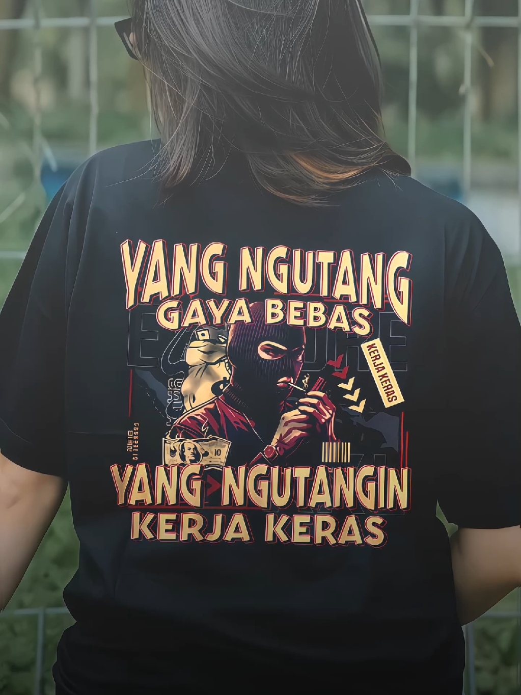 Yang ngutang gaya bebas, yang ngutangin kerja keras #kaoskatakata #kaosdistro #kaoskece #kaosmurah #kaospriawanita #kaosoriginal #kaoskeren #tshirt #outfit #OOTD #tren #fyp 