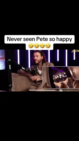 Everyone knows how to make pete happy now🤣🤣#stayingrelevant #samthompson #petewicks #podcasts #goats 