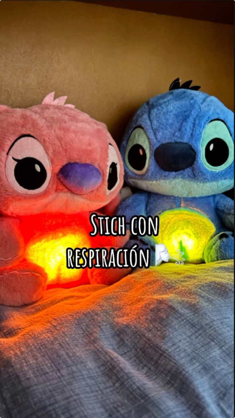 Peluche stich con respiración🌬️ 🩷Detal: 25$  🩵Mayor: 22$ a partir de 3pzs 📍Somos tienda fisica en el centro de Ccs  ✈️Envios nacionales cobro a destino  🛵Delivery con costo adicional  #stich #peluches #stichparaansiedad #pelucheparaansiedad #emprendimiento #viral #mayoristas #diciembre #regalos 