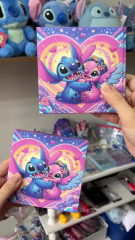 Paleta de sombras STITCH ✨🩵 A novidade tão aguardada para vocês!  Essa paleta conta com 9 lindas cores, foscas e com brilho, além de um ótimo espelhinho para ajudar no retoque… 😍 . PERFEITA para presentear 💕 . #MakeStitch #Maquiagem #Stitch #fofura #Lilo #liloandstitch #Angel #make #Disney 