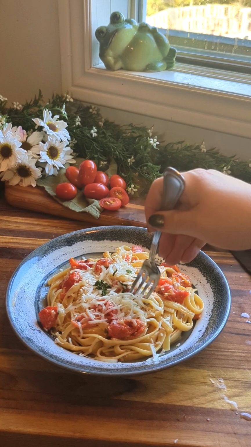 simple pleasure, big flavor  tomato butter sauce fettuccine  Ingredients: 1 cup cherry tomatoes, halved 1/2 diced dried onion 4 cloves garlic, minced 1/4 cup butter 1 teaspoon chili pepper 1/2 teaspoon salt 1/2 teaspoon dried basil Splash of pasta water (about 1/4 cup) Grated cheese (optional, for serving) Instructions: 1. Prepare Pasta Water: Cook your pasta according to package instructions. Reserve a small amount of pasta water before draining. 2. Sauté Garlic and Onion: In a large skillet over medium heat, melt the butter. Add the diced dried onion and minced garlic, sautéing until fragrant and softened (about 2-3 minutes). 3. Add Tomatoes and Seasoning: Add the halved cherry tomatoes to the skillet. Stir in the chili pepper flakes, salt, and dried basil. Cook for 5-7 minutes, stirring occasionally, until the tomatoes soften and release their juices. 4. Add Pasta Water: Add a splash of pasta water to the skillet and stir, creating a silky sauce. Cook for an additional 1-2 minutes to blend the flavors. 5. Serve: Toss with your cooked pasta and, if desired, sprinkle grated cheese on top. Adjust salt and pepper to taste  #FoodTok #foodblogger #pasta #tomatosauce 