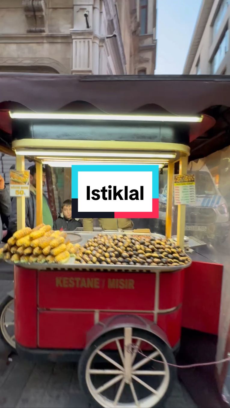 In Istiklal street every day is full of life and emotions. #istiklal #istiklalcaddesi #istiklalstreet #visitistanbul #istanbultourism #estambul #turchia #turquia #walking #strolling #viaggiare 