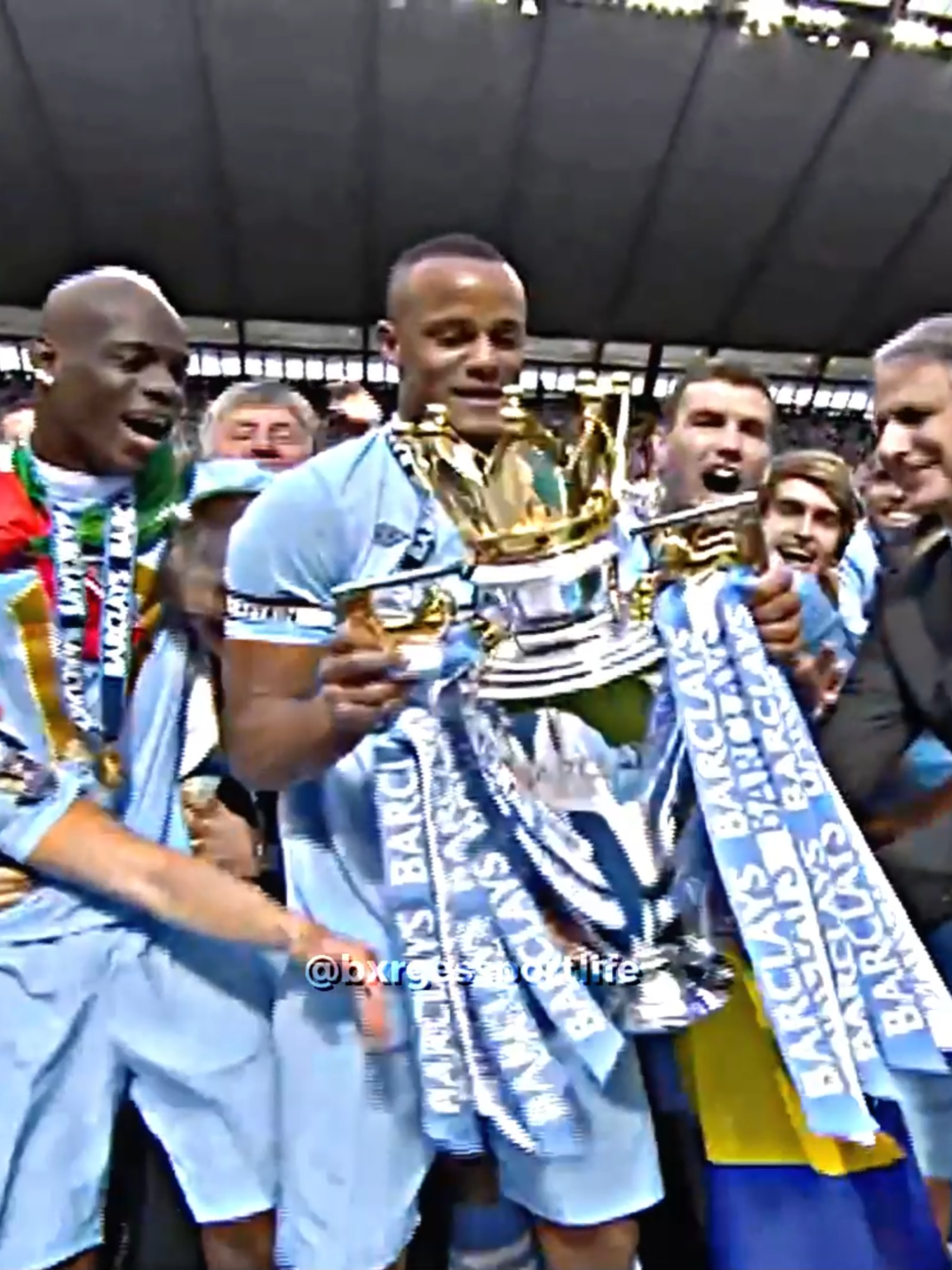 O ano era 2012, e o Manchester City conquistava seu primeiro título de Premier League: #manchestercity #manchester #city #mancity #aguero #balotelli #kompany #dzeko #haaland #erling #erlinghaaland #jp #joaopedro #brighton #futebol #futebolbrasileiro #futeboleuropeu #futbol #footballtiktok #footbal #fut #chelseafc #chelsea #manchesterunited #tottenham #arsenal #liverpool #londres #england #inglaterra #pep #guardiola #pepguardiola #brasil #brazil #emocionante #vitoria #vencer #fyp #for #foruyou #viral_video #viralvideos #explore #explorer #messi #vinijr #mbappe #rodrygo #neymar #cristianoronaldo