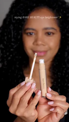 Do you see any difference? 😍 I actually can! How beauty and I like the formula it’s just so lightweight and not cakey so that’s beautiful!  Product used: ✨ RARE BEAUTY BY SELENA GOMEZ Positive Light Under Eye Brightener in Medium #rarebeauty #concealer #makeup #beauty @Rare Beauty 