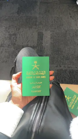 طول الطريق ما افكر بغير هالشيله #fyp #لندن🇬🇧 #fypシ #مبتعثين_بريطانيا #مطار_هيثرو 