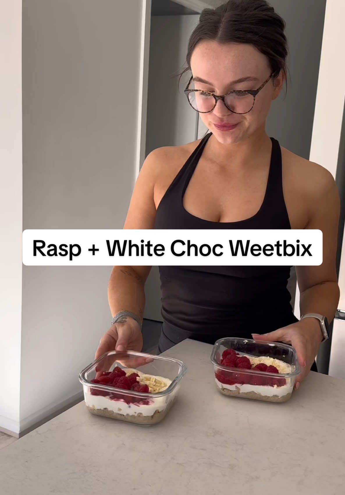 30g of protein? Say less!! 30g Weetbix 20g red dragon protein mousse 125ml almond milk 100g vanilla Greek yoghurt 100g fresh raspberry 50g raspberry melted 1 x white choc Freddo slightly melted 402 calories - 29.4P - 9F - 61C @Team Flex Australia @Red Dragon Nutritionals #highprotein #mealprep 