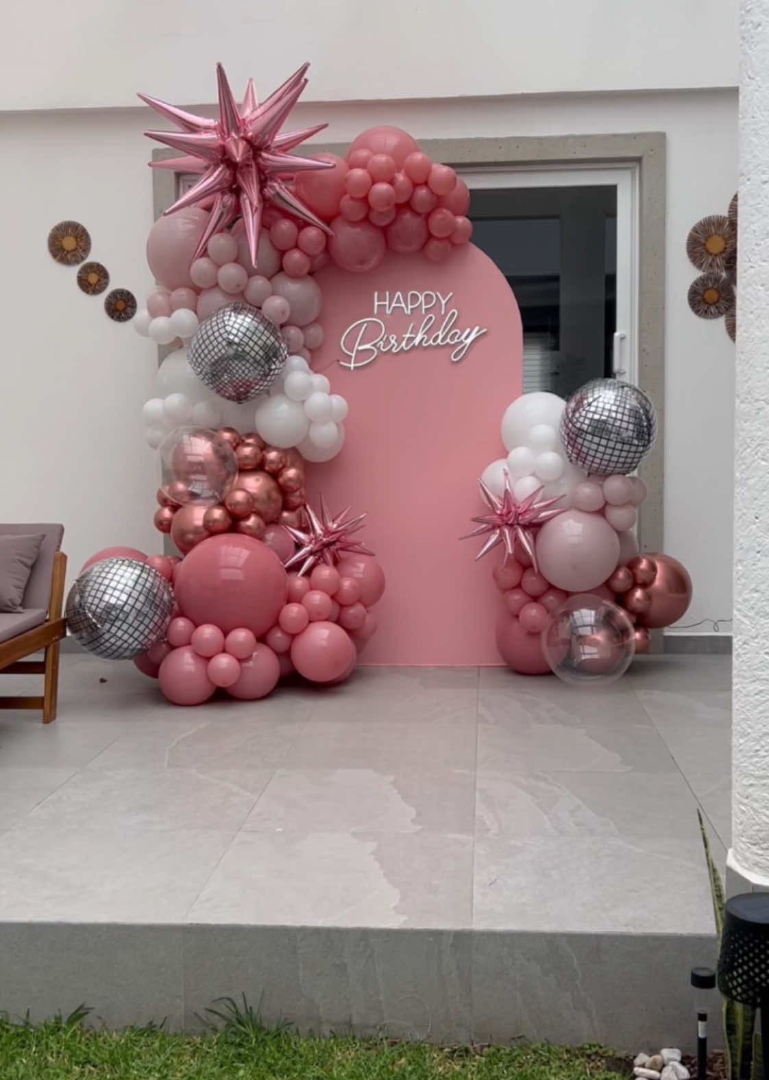 Decoración con globos, siguenos en Vivaballoon. Agenda hoy!! #CapCut #balloon #globos #decoracion #vivaballoon #happybirthday #felizcumpleaños #barbie #cajabarbie #edomex #cdmx #decoracionconglobos #edomex #bouquet #party #mamparas 