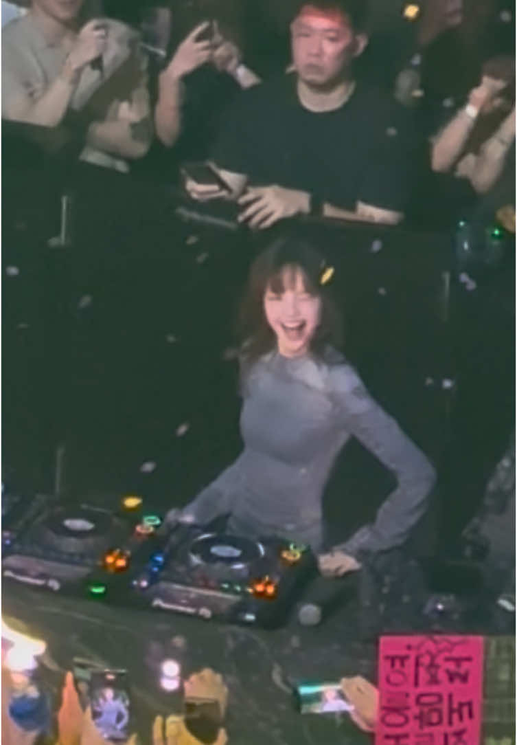 What to do when Lisa twerk infront of you? 🫣😭🔥🥵🫶 #marquee #lisa #lisasingapore #lisablackpink 