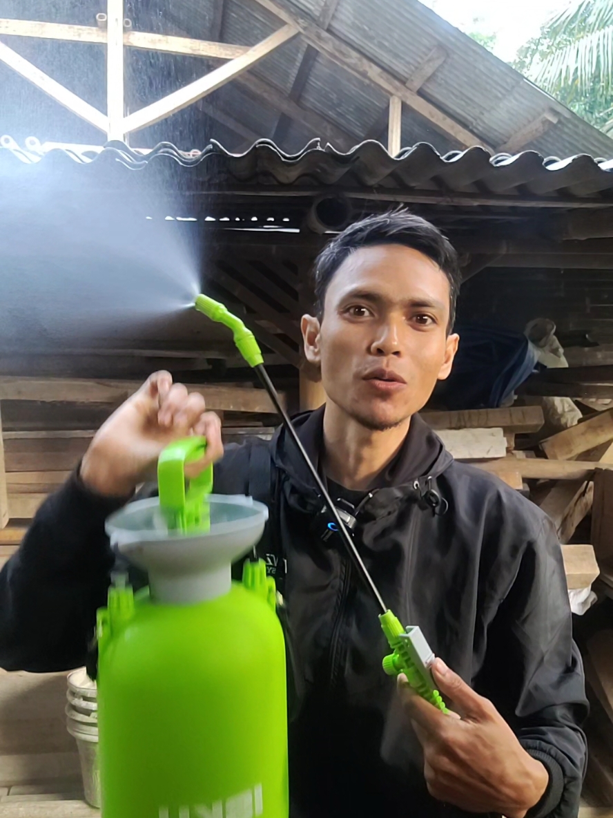 Membalas @ryanty.alldawiyah Rekomendasi Semprotan Tanaman Kapasitas 5 liter Isku Sprayer Multifungsi Manual Pompa  #sprayer #isku #semprotan #semprotanair 