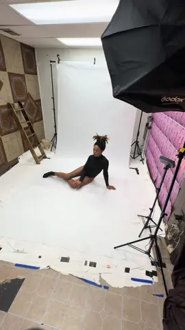 #BTS for the #QtrCrisis Cover Art 😍 + a lil story time 👀 I LOVED my birthday shoot this year! It’s cool to repurpose some of the photos & use them for my music! 🎶 #DallasTX #coverart #independentartist