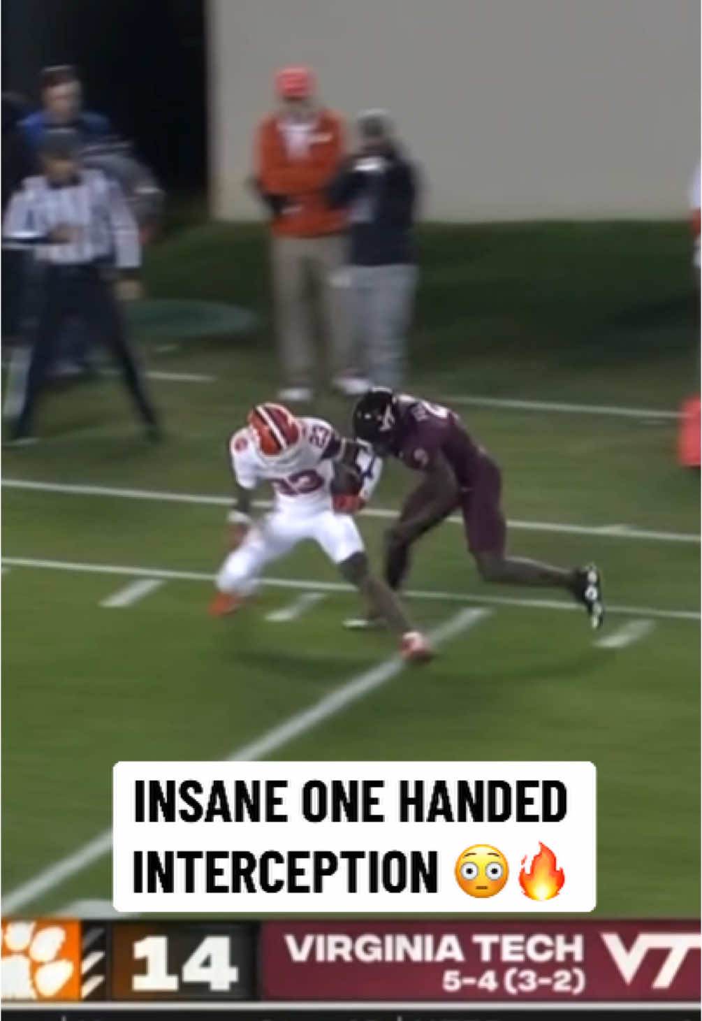 WHAT A PLAY 🤯😱 #ncaafootball #ncaa #CollegeFootball #sports 