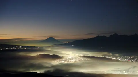 高ボッチ高原見晴らしの丘にて 初めてきましたが雲海も富士山も流れ星も撮れて最高でした。 撮影日11/9 3:00~6:00 iso 1600 f 3.5 ss 25 撮影間隔3秒 撮影回数1000枚 #高ボッチ高原 #見晴らしの丘 #富士山 #mtfuji #星空 #星空タイムラプス #雲海 #流れ星 