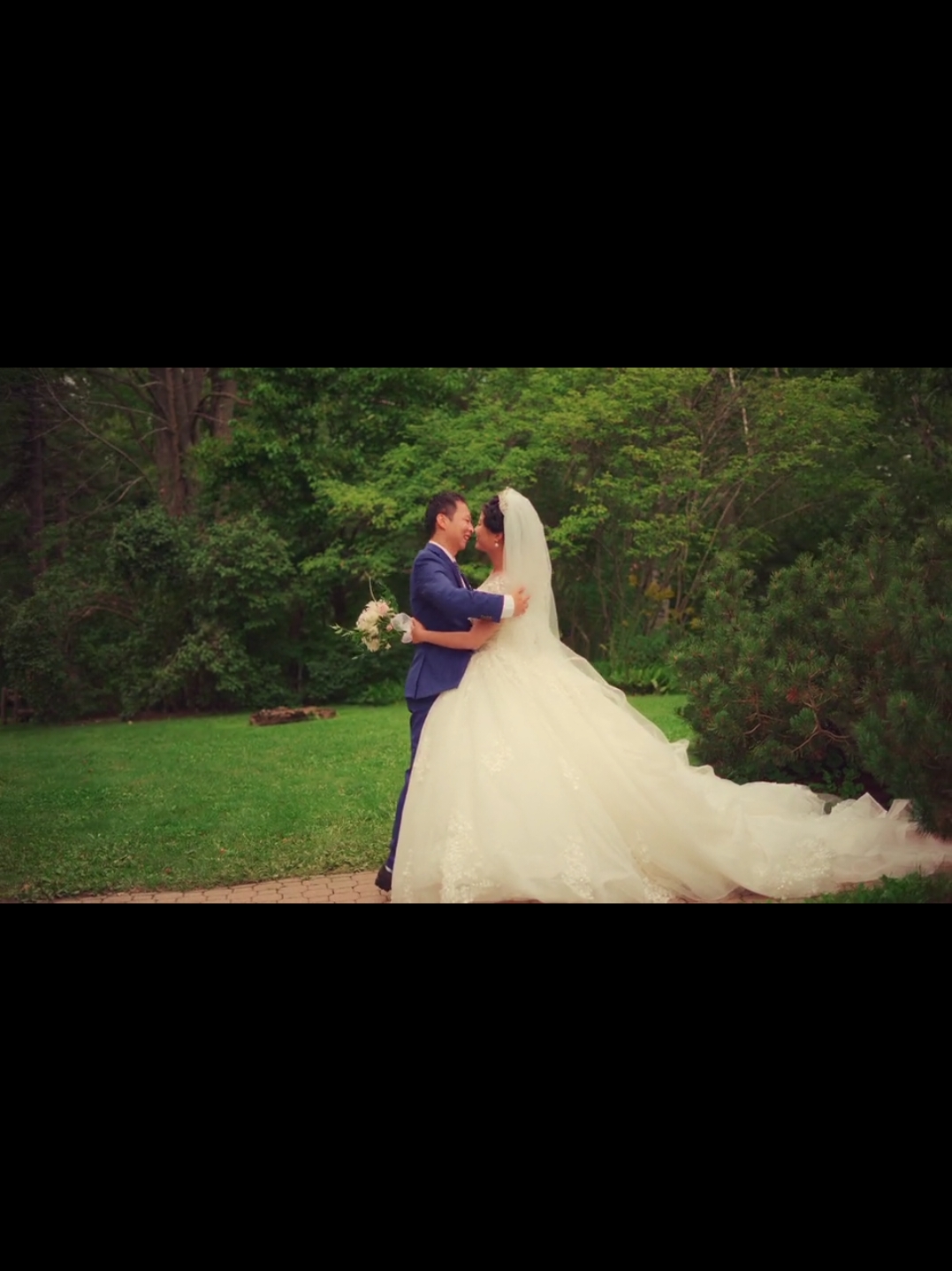 Groom forgets it's a no kissing first look #firtstlook  #ottawawedding 