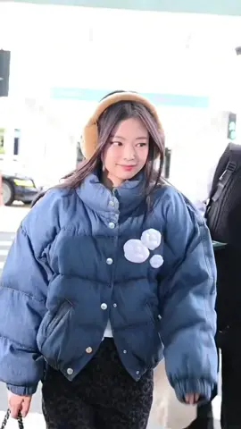 JENNIE at Airport Heading to Japan 24.11.10 #jennie #blackpink #blink #fashion #airport #kpop #visual #foryou #CapCut 