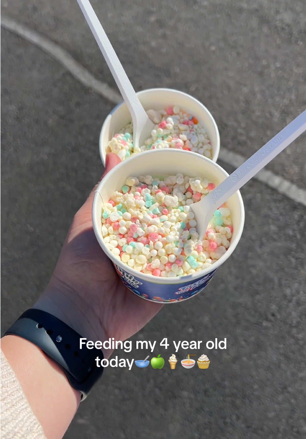 i didn’t feed her dinner🥣🍏🍦🍜🧁 #wmkeiad #kideating #kidbreakfast #kidlunch #kiddinner #kidfood #realisticdinners #realisticmeals #easydinners #easymeals #dippindots 