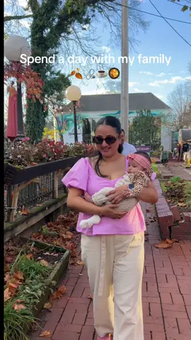 A day with my family, trying to convince them to move here 🙊 #familytime #family #newborn 