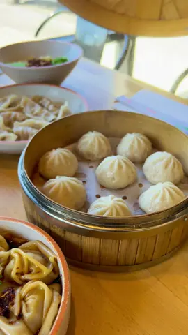 When it comes to elite dumplings in Denver Dumpling Kitchen ain’t nothing to be played with. These dumplings are fire! They have 9 different types of dumplings on their menu. And what’s really unique about this place is they have sauce topping you can add on. The chili momo sauce is the one! They also make some incredible rice & noodle bowls. The beef noodle soup on a cold day is the only way to go. And you can’t visit this spot without trying their egg custard boa buns. Most definitely gotta add this spot to your foodie list! 📍 5979 E Colfax Ave, Denver, CO 80220 #denverfood 