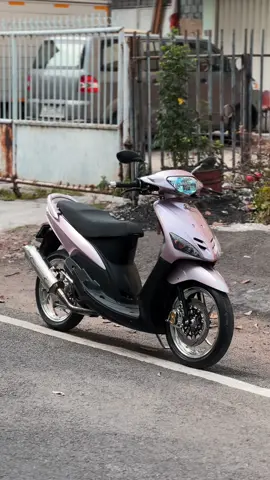 pagi pagi paling enak keliling komplek pake mio😍