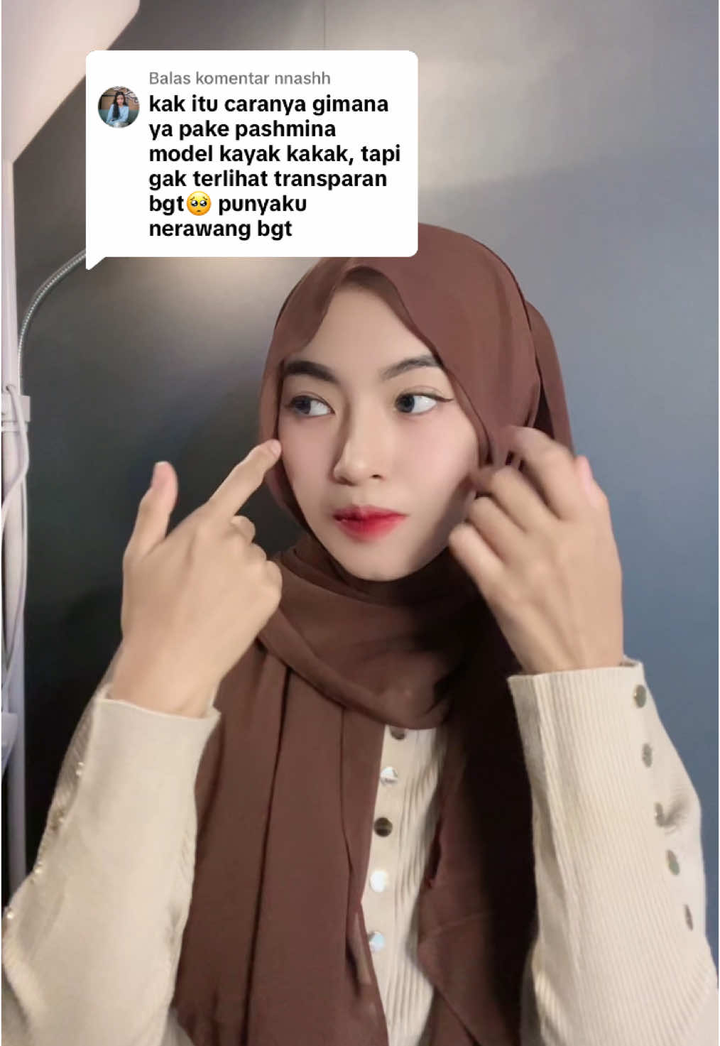 Membalas @nnashh pake tutorial kaya gini aja ka dijamin ga transparan ✨🌸🌻 #tutorialhijab #tutorialpashmina #pashminaceruty #fyp #foryoupage 