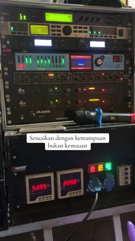 Analog#yanmar #odongodongbalap #dieselyanmar #sound #soundsystem #rentalsoundsystem #hobysoundsystem #soundsystembojonegorobagianbarat #soundsystembojonegoro 