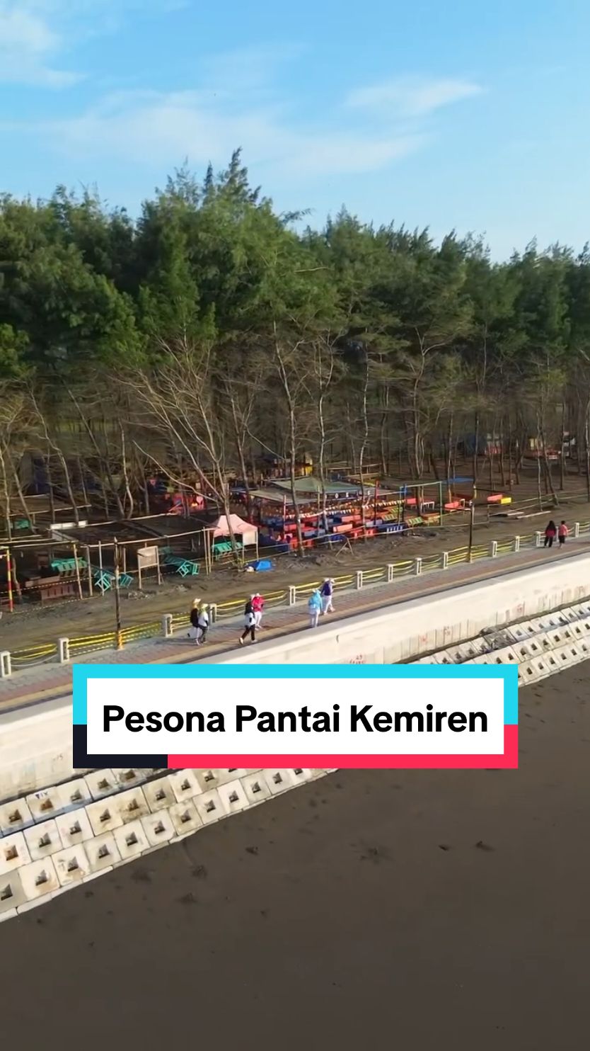 Tau gak sih Lur Joging track yang kita lihat ternyata bukan untuk area joging semata, namun fungsi utamanya adalah sebagai tanggul penahan abrasi. Dengan adanya tanggul pasir pinggir pantai tidak terkena abrasi, pohon-pohon pinggir pantai tidak hanyut, tambak dan pemukiman warga juga aman. Semoga pembangunan segera selesai ya Lur cr/ig 🎥 @bumingapak #cilacap #bumingapak #pesonacilacap #psnclp #pesonacilacapofficial #pantaikemirencilacap #fyp 