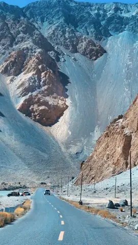 📍Pamir Plateau·Eye of the Devil The sense of oppression from Taxkorgan, The huge mountain seems to be on an alien planet. #pamirplateau #pamirplateauxinjiangchina #southxinjiang #xinjiang #taxkorgan  #xinjiangchina #xinjiangtravel #xinjiangtravel #sunshine☀️forest🌳mountains⛰️grass🍃river #xinjiangaesthetic #mountain #traveltiktok #travellife #traveling #fyp #cinematic #china #lake #帕米尔高原 #新疆 #昆仑山 #kunlunmountain #塔县 #塔什库尔干 