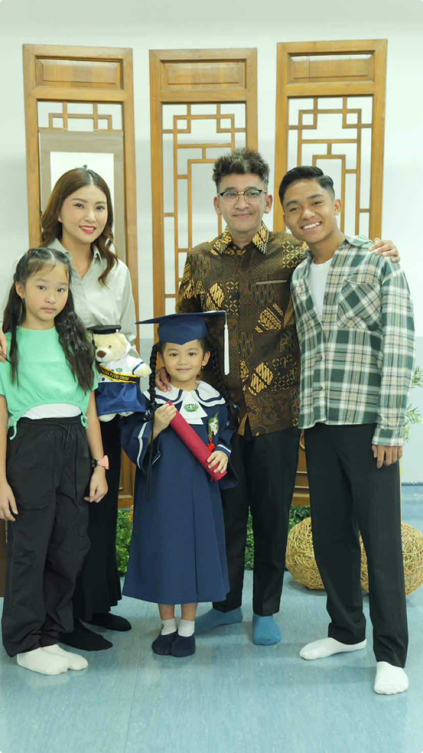 Foto di sekolah Thania #rubenonsu #fyp @Sarwendahofficial @betrandputraonsureal 