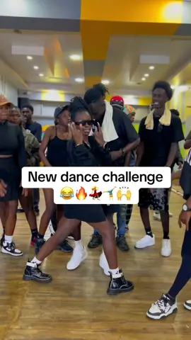 New dance challenge 😂🤸‍♂️🙌🔥 Dc /Me and @Jane Mashau♥️🦋🔐 @Khemicaldances @ViNKA @🔥Bby @Ava Peace @Bornsoblessed @Swangz Avenue @Bboy Denox #batuleke #dancechallenge #danceing #fyp #viral_video #choreography #dancejamclass 