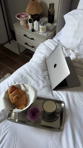 صباحكم غير👩🏻‍❤️‍💋‍👨🏻🥐💫