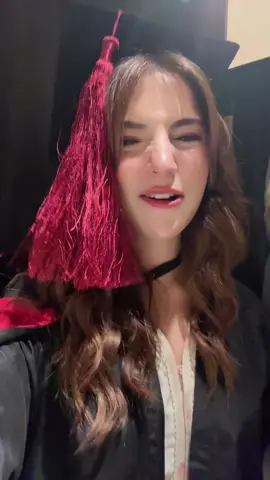 She graduated! 👩🏻‍🎓🤍