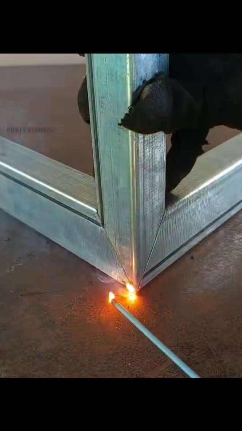 The rarely talked about 90 degree square pipe connection trick  #welding  #welder #metalworking  #fabrication  #metalcuttingtricks #perfectweld #technique #weldingtiktok #weldingart #fyp #diyproject #weldlife #metalwork #stickwelding #weldingschool #DIY #perfectwelding #weldingnation #weldingtiktok 