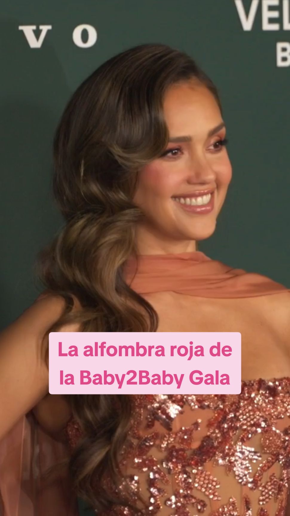 Cada año, la Baby2Baby Gala, el evento solidario que recauda dinero para niños en situación de pobreza, reúne a las 'celebrities' más concienciadas con la causa. Así ha sido su alfombra roja este 2024, con nombres como #jessicaalba #mirandakerr #parishilton #annakendrick o #heidiklum 🌟 📹 Vídeo: Getty Images. #Baby2BabyGala #celebrities #redcarpet #TikTokFashion 