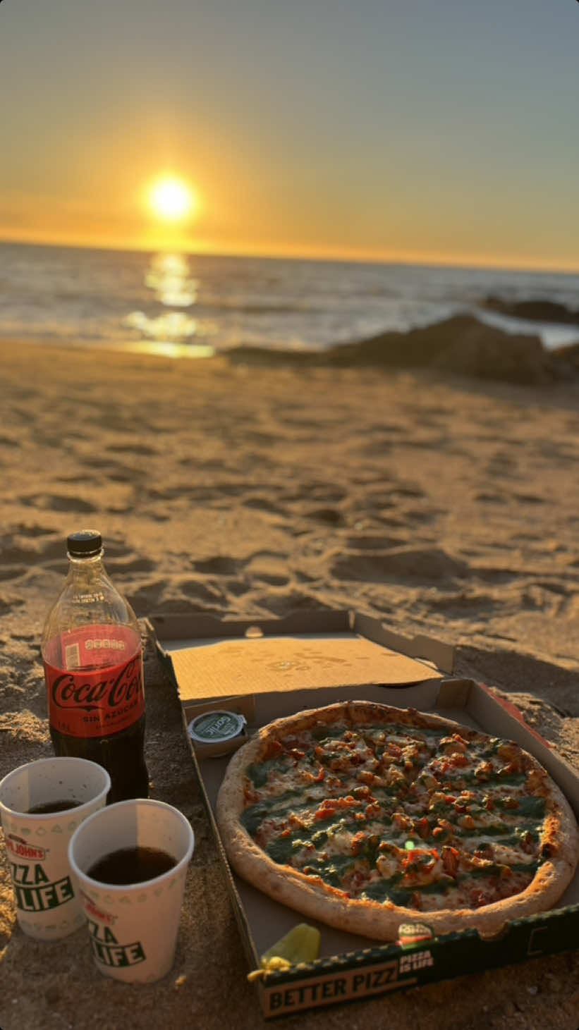 Sunset siempre sera el mejor plan y mas aun con personitas que lo disfruten tanto como tu!! ☀️🤞🏻 #sunset #cita #viña2024 #papajohns 