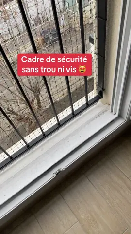 Vous aimez cette option de sécurité sans trou ni vis ? 😊 #securite #chat #fenetre #appartement #immeuble #copropriété #jaimemonchat 