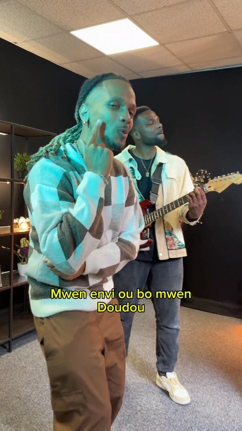 La combi de zinziiiiin !? @Lorenzbaby   🎤 xLS x @T-Gui Dwet Magik   🎹 !? Vous êtes où les fanatiks de konpa ?! Restez jusqu'à la fin pour voir un nouveau personnage 😂. 