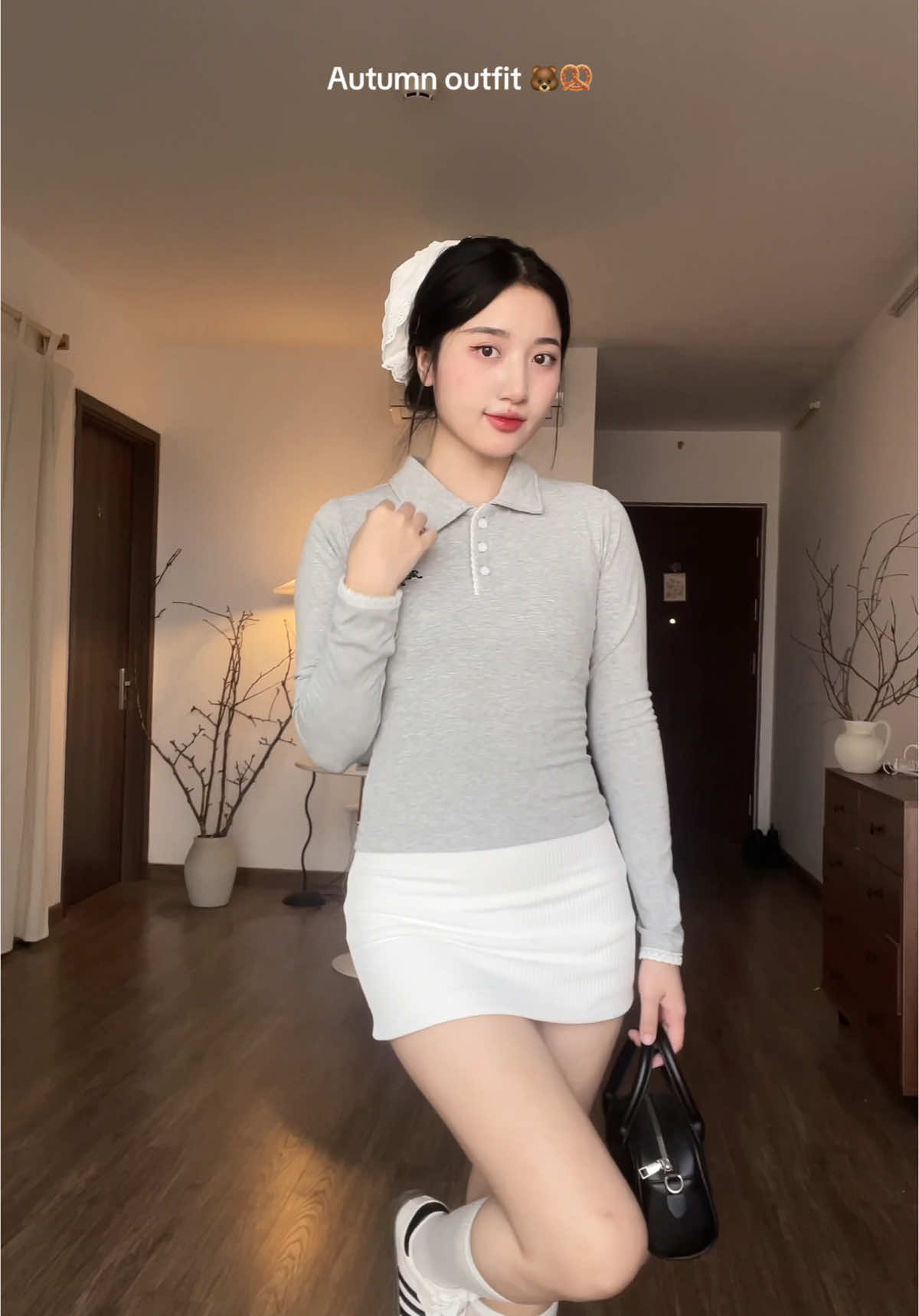 Một chiếc outfit basic cho mùa thu 🐻✨✨ #fyp #trending #xuhuong #foryou #reviewlamdep #goclamdep #monasaigon