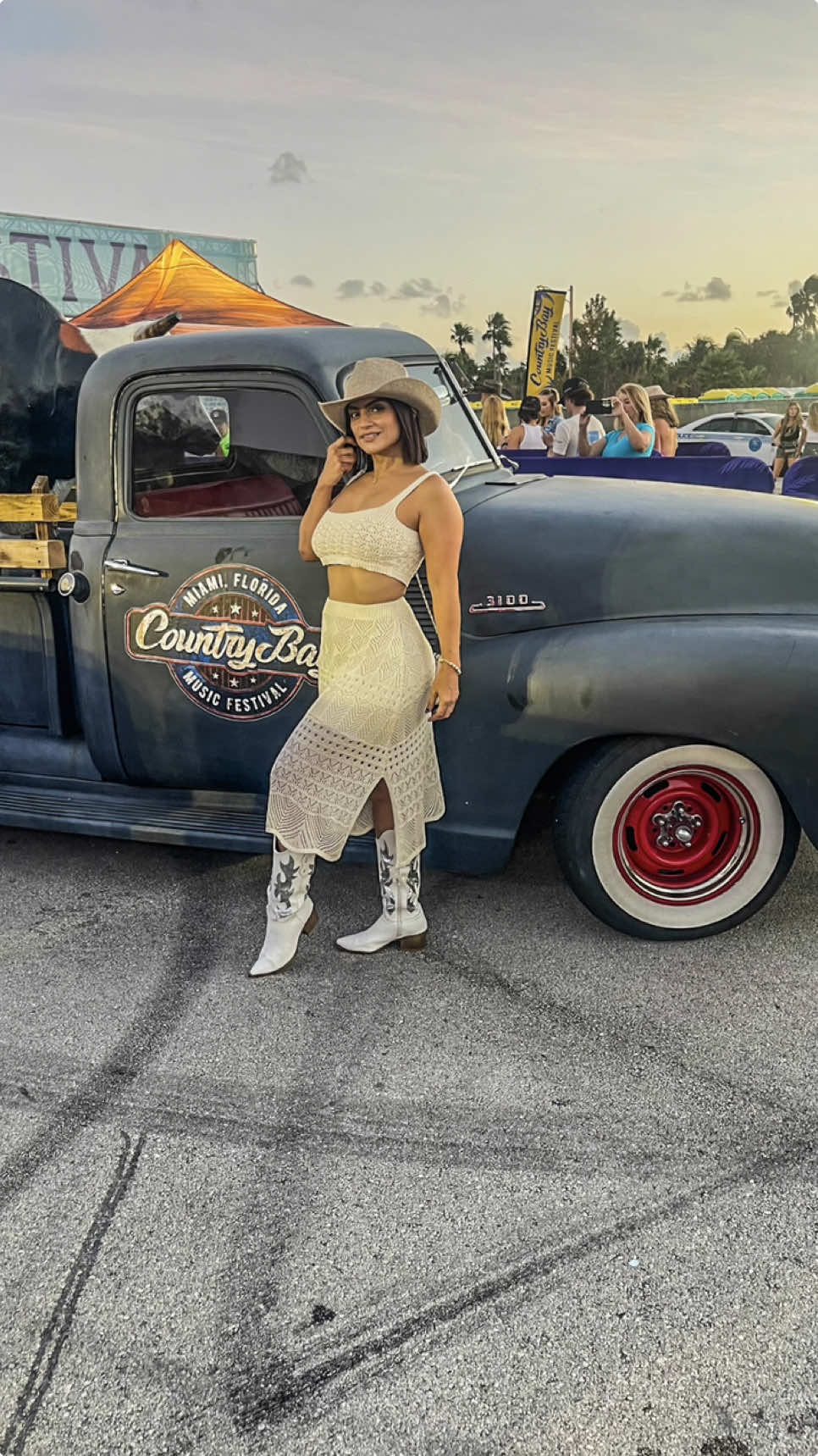 Transforming into my cowgirl 🤠outfit. Ready for #countrybaymusicfestival #miami #florida #transion #contentcreator #blogger #letsgoviral #fyp 