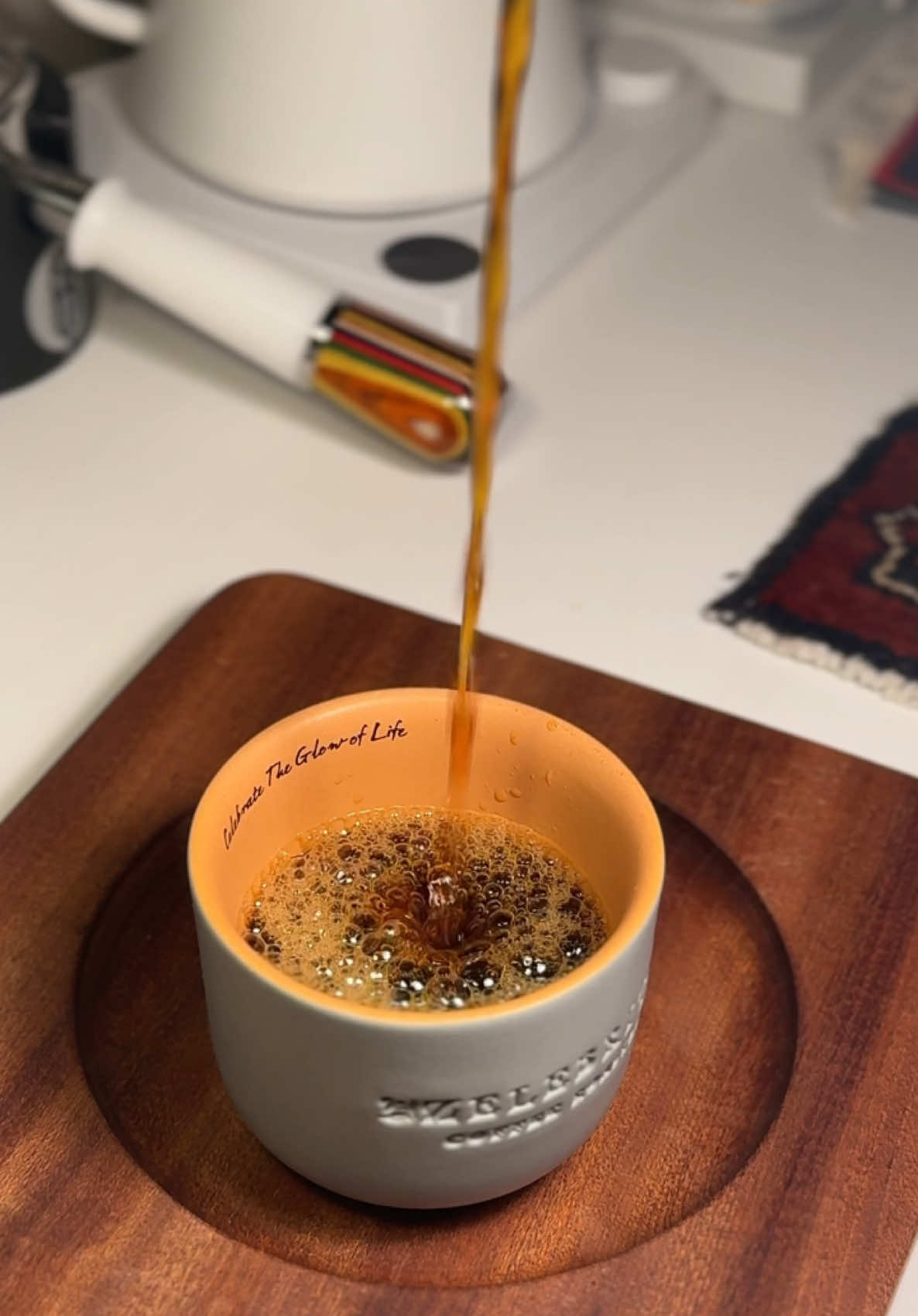 كوب قهوة يعيد توازن افكارك ✨🤎#your_coffee #v60 